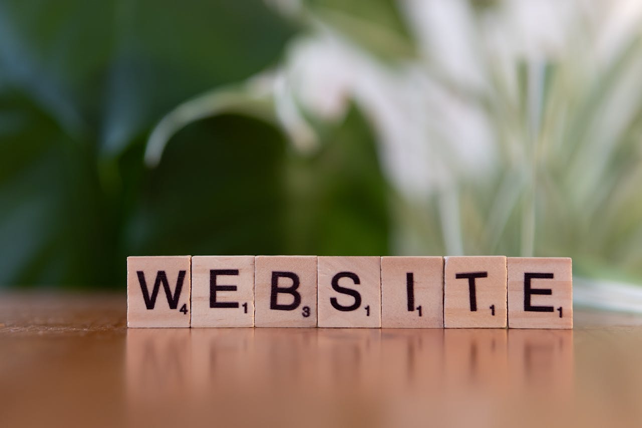 Come creare un sito web per la propria attività: guida pratica per non addetti